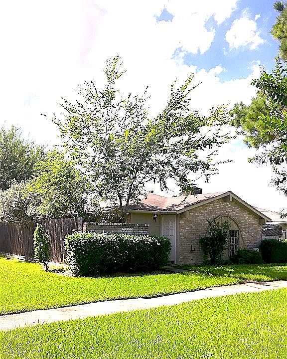 1st image of 13075 Clarewood Dr
