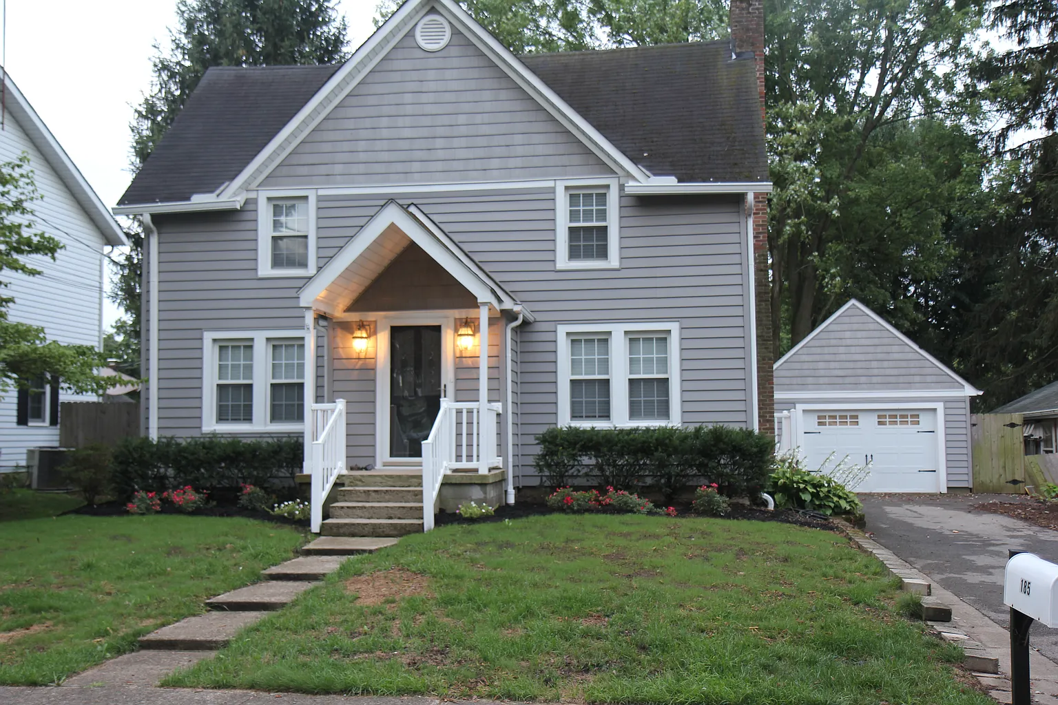 185 Letts Ave photo 1