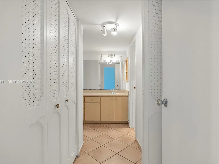 20500 W Country Club Dr #607 — Photo 7