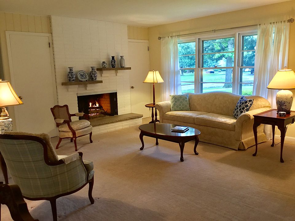 Living Room w/Fireplace