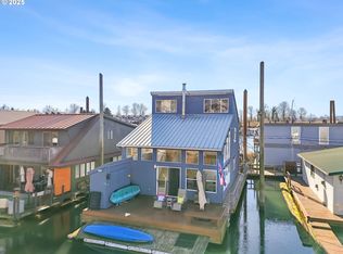 534 N Tomahawk Island Dr, Portland, OR 97217