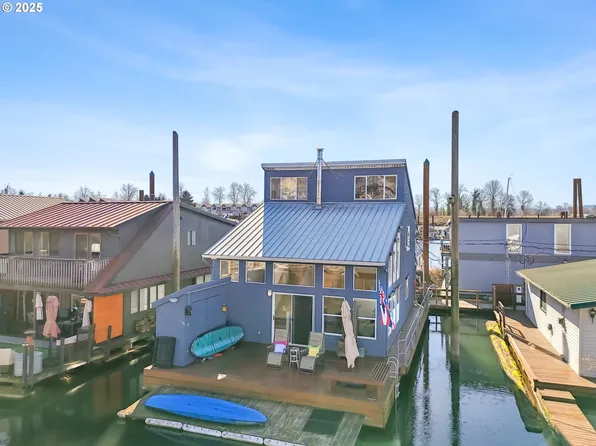 534 N Tomahawk Island Dr, Portland, OR 97217