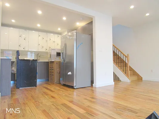 Rented by MNS | media 2