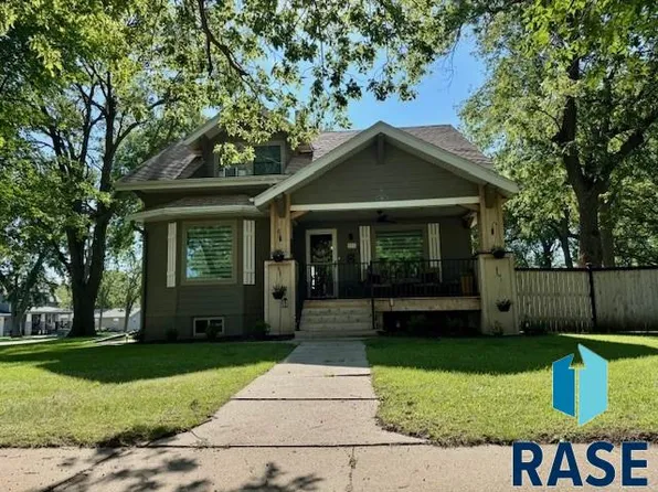 111 S 6th St, Beresford, SD 57004