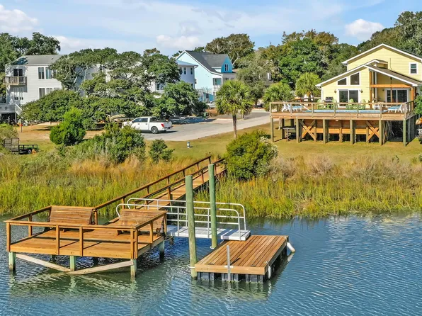 122 SW 24th Street, Oak Island, NC 28465