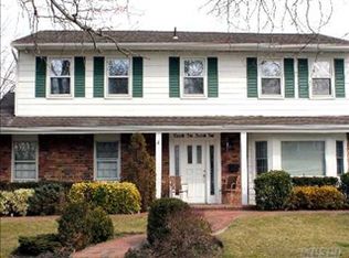 2174 Vine Dr, Merrick, NY 11566