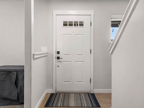 5th image of 3227 NE Sandalwood Dr