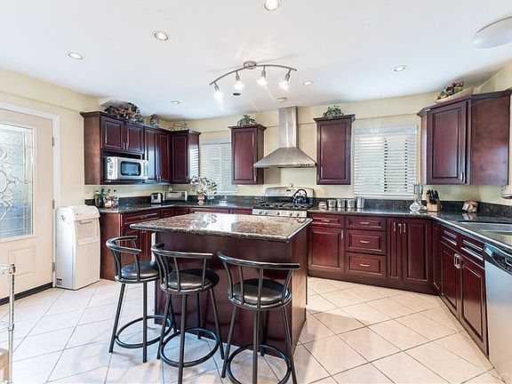 5th image of 8450 Denise Ln