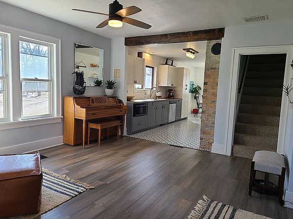 3rd image of 1224 Douglas St