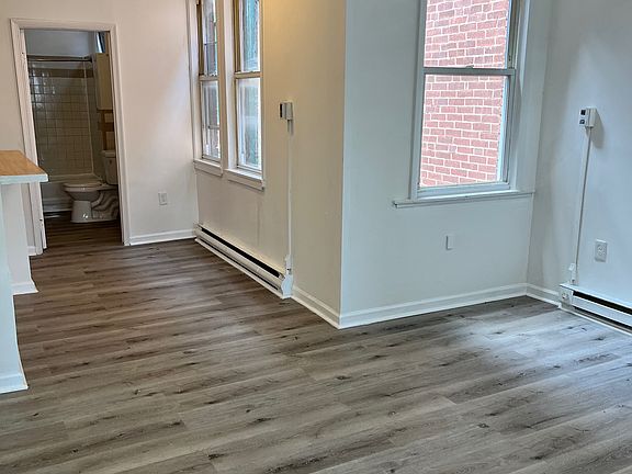4th image of 4944 N Broad St #3F