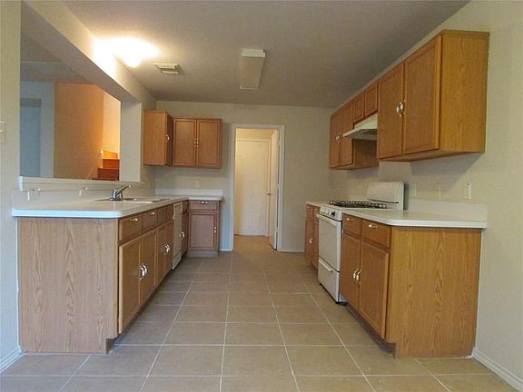 4th image of 8406 Village Hollow Ln