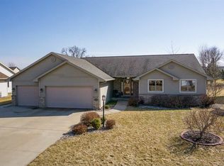 W5865 Easter Lily Dr, APPLETON, WI 54915