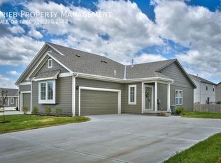 592 S Poplar St, Gardner, KS 66030