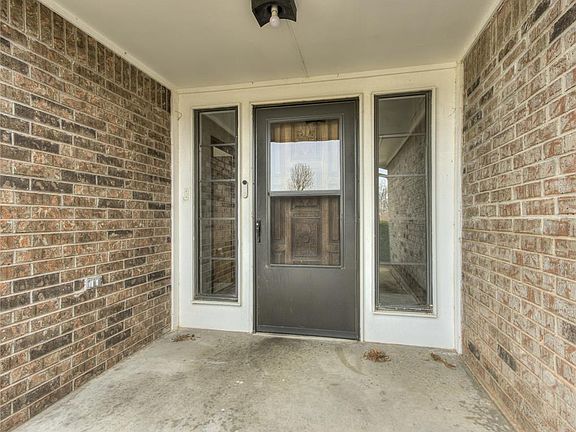 3rd image of 1326 Alviola Ave
