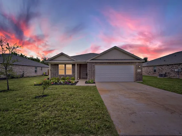 420 Jameson St, Springtown, TX 76082