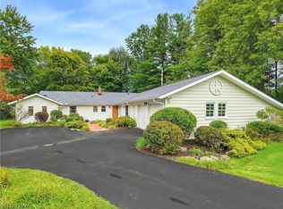 22 Ridgecrest Dr, Chagrin Falls, OH 44022