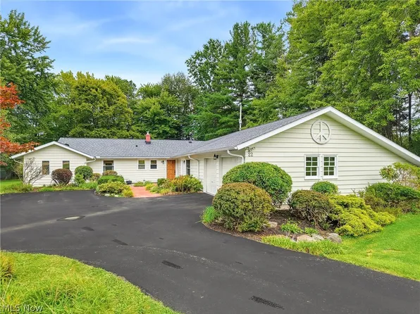 22 Ridgecrest Dr, Chagrin Falls, OH 44022