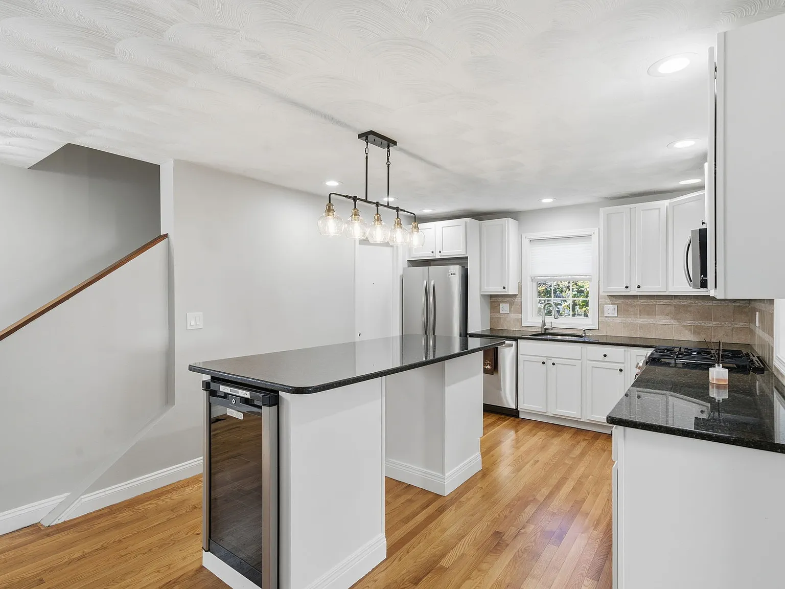 1 bed, 1460 sqft, $1,900 — Photo 4