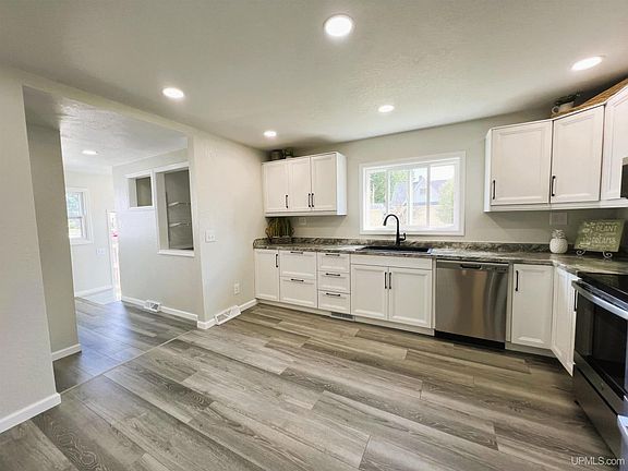3rd image of 300 Norway St