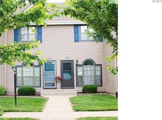 204 Stonebridge Ln, Smithville, MO 64089