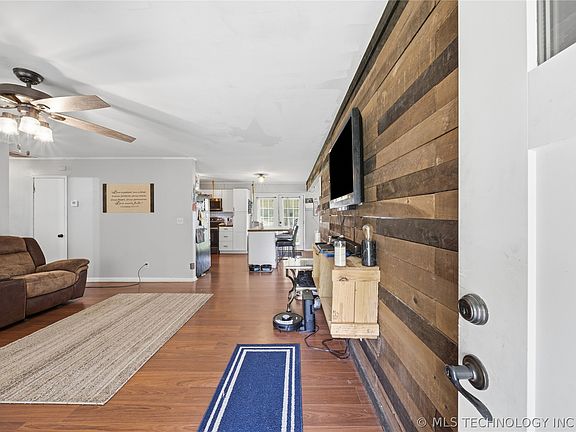 4th image of 184 Greenbriar Cir