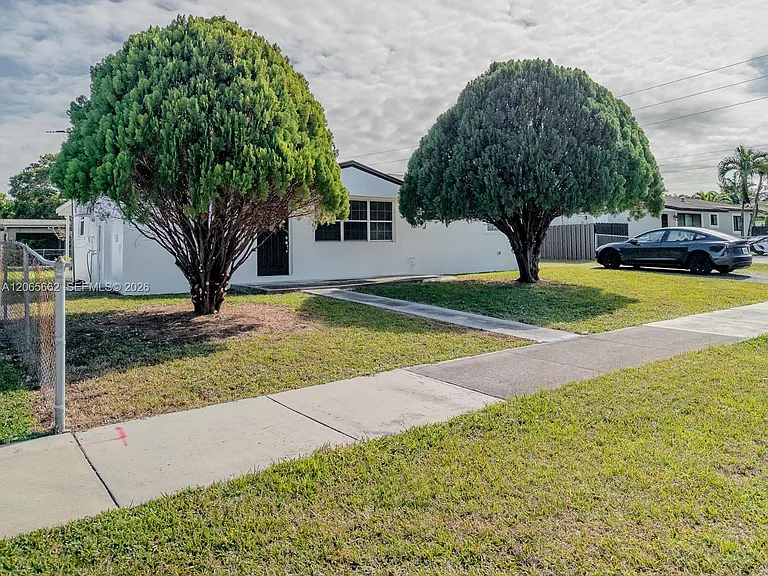 27913 SW 131st Ave — Photo 2