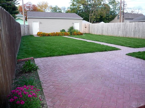 Professionally maintained backyard w/patio and optional garden space