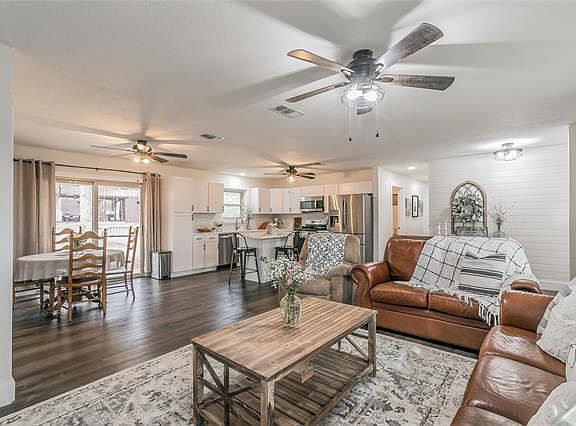 4th image of 3701 Pecan Park Dr