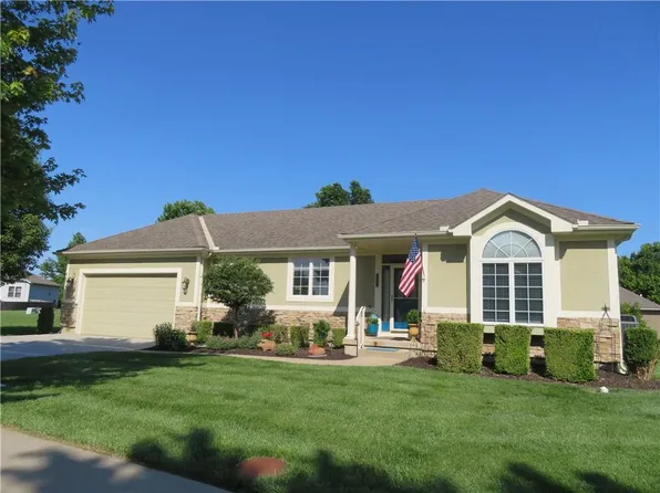 29419 Palmer Dr, Paola, KS 66071