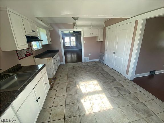 4th image of 875 Cameron Ave
