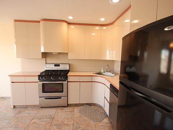 4th image of 350 Grantwood Ave