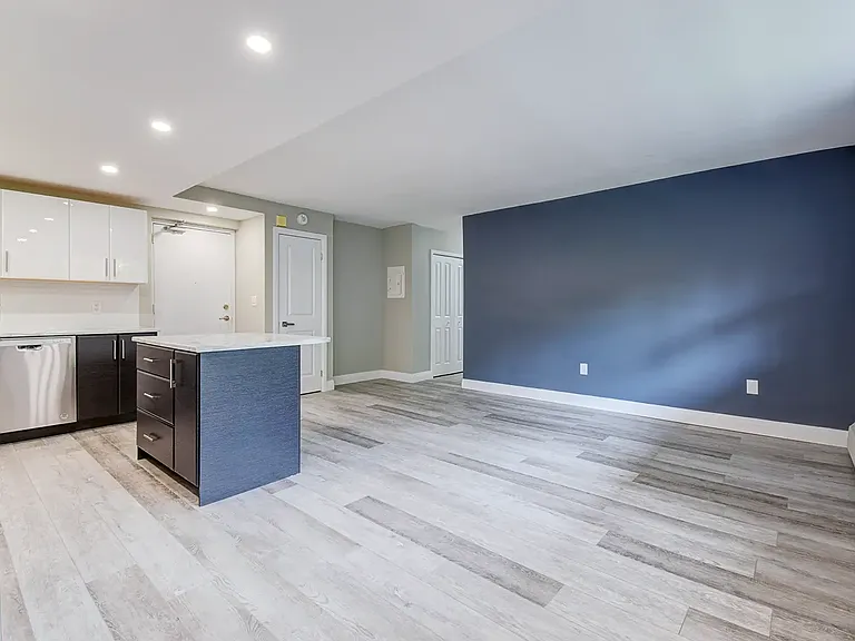 45 Paisley Blvd W — Photo 41
