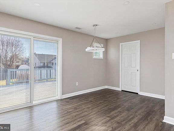 5th image of 214 Nightingale Ave