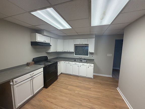 4th image of 609 W Race St