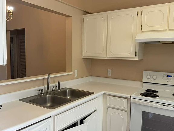 4th image of 910 Brett Dr APT 32