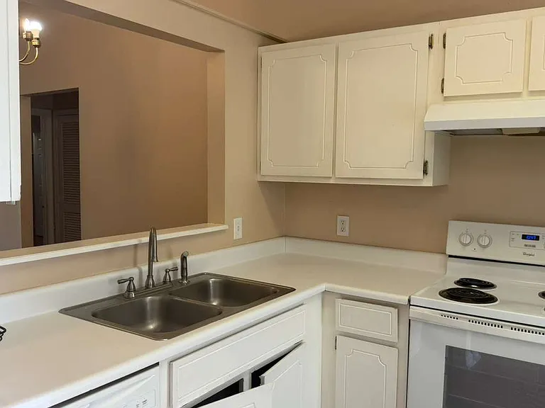 910 Brett Dr #32-1 — Photo 4