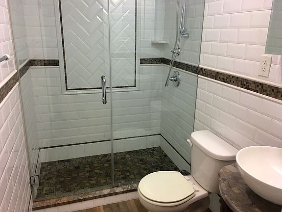 4th image of 3067 32nd St #1B