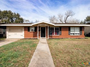 2402 E Walnut Ave, Victoria, TX 77901