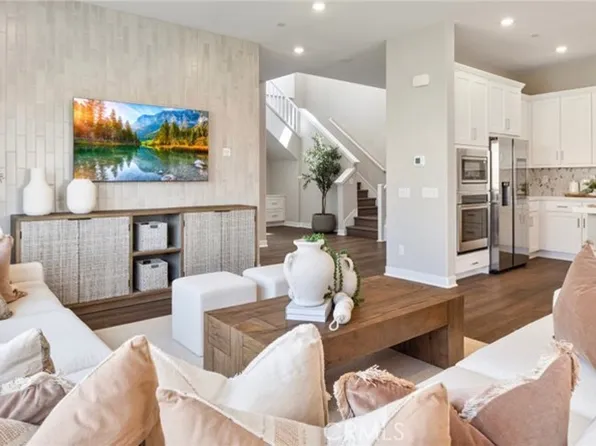 24517 Via La Sombrilla, Santa Clarita, CA 91354