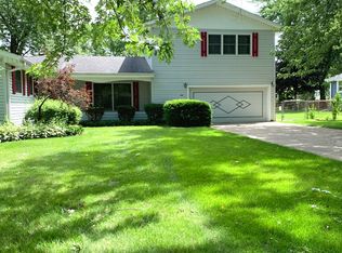494 Cheyenne Trl, Carol Stream, IL 60188