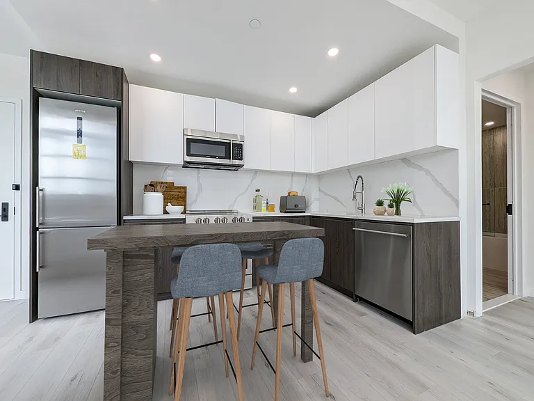 388 Vernon Ave #501 — Photo 2