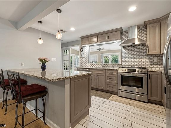 5th image of 41 Sycamore Ave