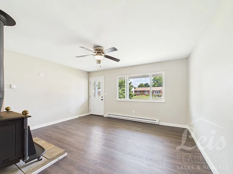 1473 Skylark Dr — Photo 3