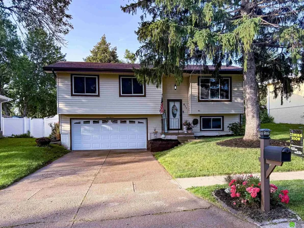 411 Sante Fe Trl, Lincoln, NE 68521