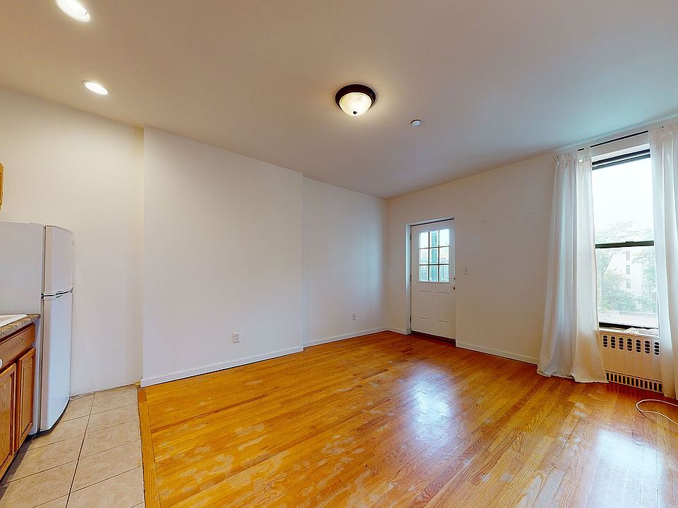 1st image of 354 Henry St APT 2R