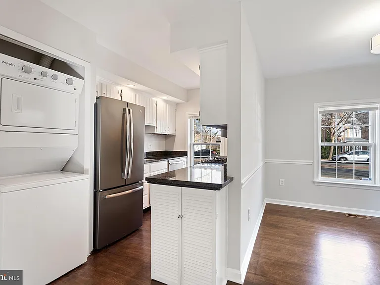1020 Powhatan St — Photo 1