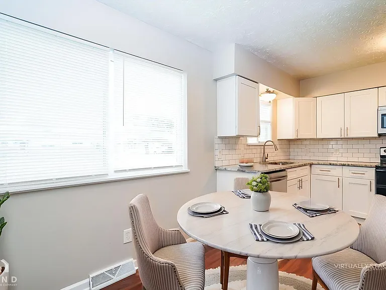 10 Oakwood Dr — Photo 3