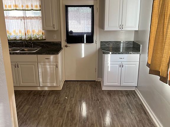2nd image of 1504 N Stewart St #358
