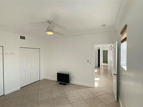 5th image of 1559 Michigan Ave APT 305