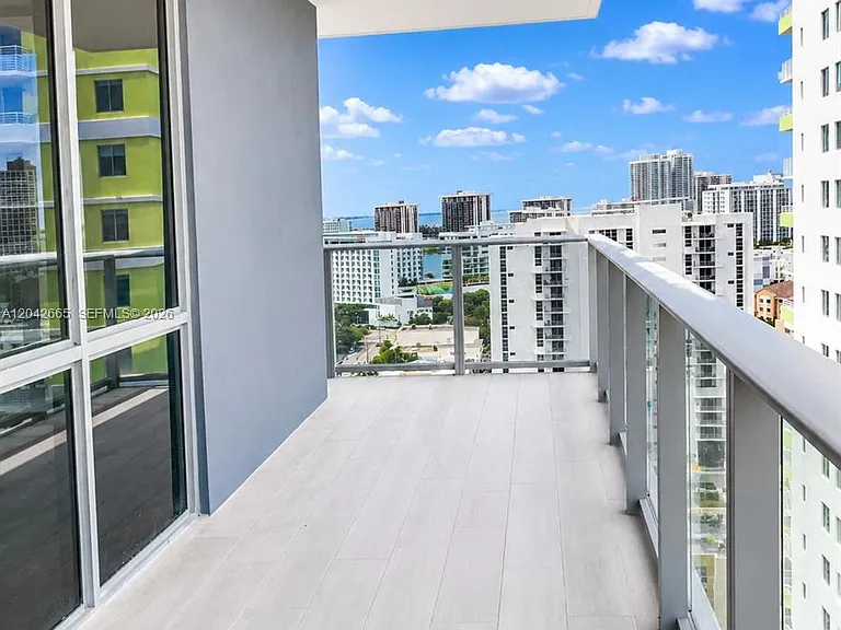 1010 SW 2nd Ave #1809 — Photo 11